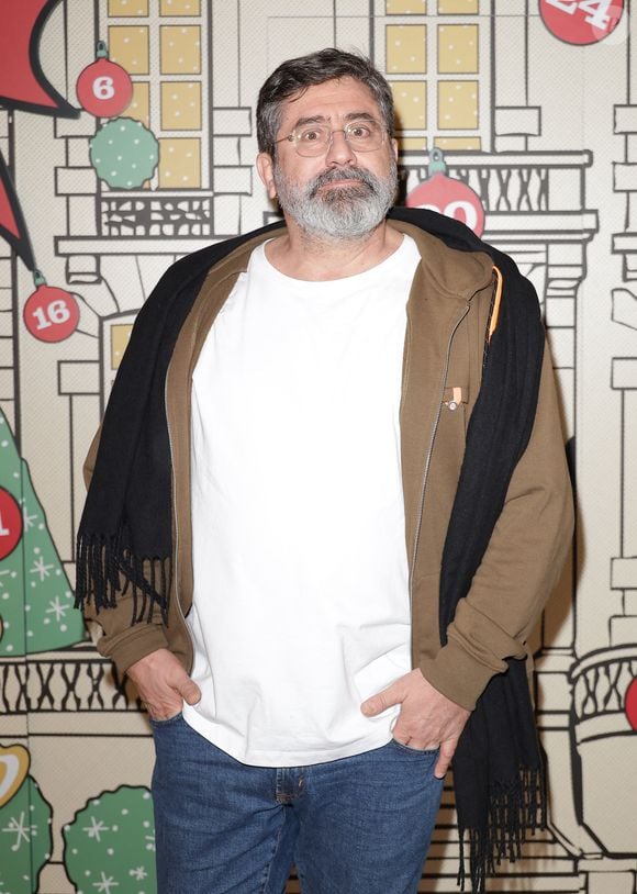 Alain Degois, alias Papy lors de l'ouverture d'un pop-up éphémère Star Academy inspiré du château de Dammarie-les-Lys dans le quartier de la République à Paris baptisé "L'appart de Noël" le 17 décembre 2025.
© Coadic Guirec / Bestimage