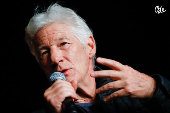 L'acteur Richard Gere (au centre) participe à l'illumination du Grand Sapin de Noël de Murcie 2025, le 28 novembre 2025, à Murcie (Espagne). Photo : Edu Botella / Europa Press/ABACAPRESS.COM