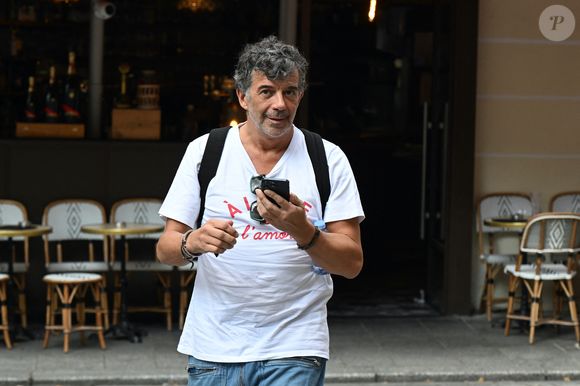 Exclusif - Stéphane Plaza lors de l'hommage à l’acteur Yannik Mazzilli (Scènes de ménages) au théâtre de la Renaissance à Paris, France, le 2 août 2024.