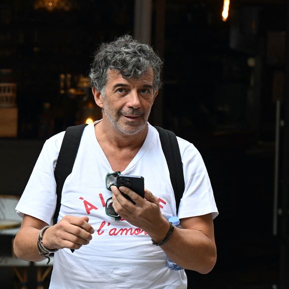 Exclusif - Stéphane Plaza lors de l'hommage à l’acteur Yannik Mazzilli (Scènes de ménages) au théâtre de la Renaissance à Paris, France, le 2 août 2024.