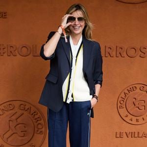 La palette de couleurs rend hommage à la culture locale avec des tons terracotta, aubergine et l'emblématique "Bleu Sarah". Un cocon vibrant où Yasmine, Roman et Milo, ses trois enfants, peuvent se ressourcer au cœur d'un véritable tableau vivant.

Sarah Poniatowski - Les célébrités au village lors des Internationaux de France de tennis de Roland Garros 2024 à Paris. Le 5 juin 2024.

© Jacovides-Moreau/Bestimage