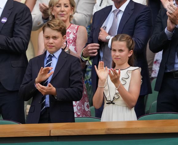 Un cadeau magique que les trois enfants ne sont pas prêts d'oublier ! 

Le prince George et la princesse Charlotte du tournoi de tennis de Wimbledon, le 13 juillet 2025.

Photo : Goff / Bestimage