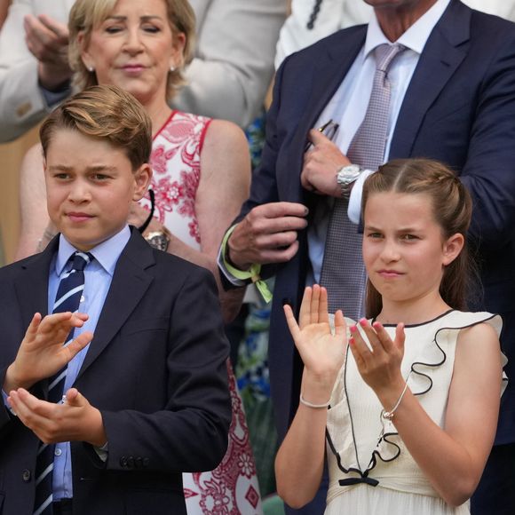 Un cadeau magique que les trois enfants ne sont pas prêts d'oublier ! 

Le prince George et la princesse Charlotte du tournoi de tennis de Wimbledon, le 13 juillet 2025.

Photo : Goff / Bestimage