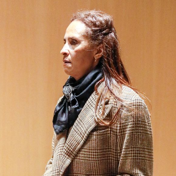 Exclusif - Karine Silla entre par l'entrée "défense" à l'ouverture du procès de Gérard Depardieu pour agressions sexuelles sur deux femmes lors d'un tournage de film en 2021, au tribunal correctionnel de Paris, France, le 24 mars 2025. © Christophe Clovis/Bestimage