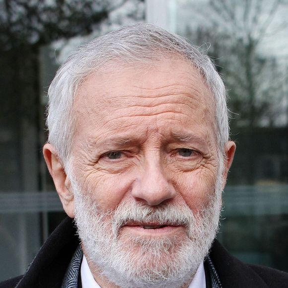 Francis Huster - Les célébrités à la sortie des studios de RTL à Neuilly-sur-Seine, le 8 décembre 2025.
© PsnewZ / Bestimage