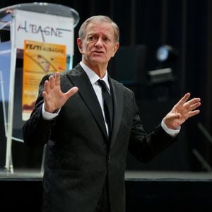 Exclusif - 3e édition du Festi'Aubagne, festival populaire de rencontres avec les comédiens et professionnels du petit et grand écran et de la scène, à l'Espace des Libertés à Aubagne le 28 mars 2025 avec Francis Huster AS400345.jpg © Anne-Sophie Guebey / Bestimage