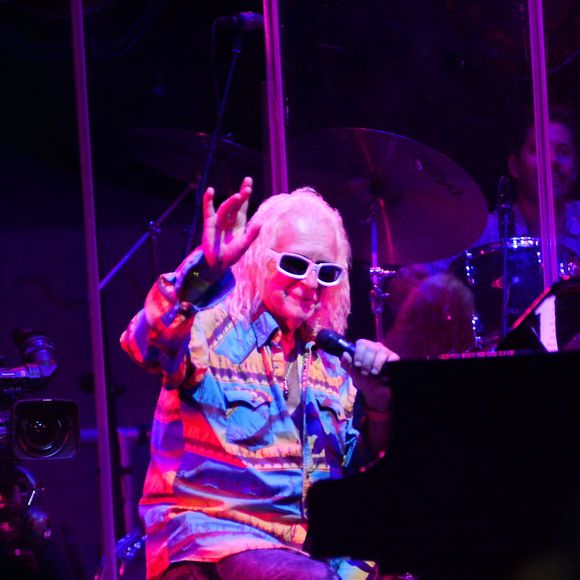 "On a bourré l'IA avec toutes les infos sur ma vie et mon œuvre, elle apprend en permanence", a-t-il confié.

Exclusif - Michel Polnareff - Les célébrités sont venues applaudir M.Polnareff lors de son concert à la citadelle de Saint-Tropez, le 13 août 2024. 
© Brun Jacob / Nice Matin / Bestimage