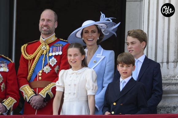 Le prince et la princesse de Galles ont en effet toujours tenu à préserver au maximum la vie privée de leur fils et attendent d'Eton College la même discrétion que ses anciens établissements, d'où aucune information ou photo n'a jamais filtré au cours de l'année.

13 juin 2026 : La famille royale sur le balcon lors de la cérémonie de Trooping the Colour 2026, en célébration de l'anniversaire officiel du roi Charles III (Le roi Charles III d'Angleterre). (Credit Image: © Cover Images via ZUMA Press)