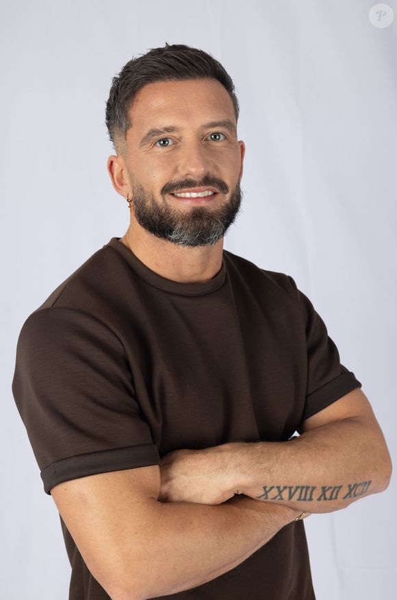 16 célibataires ont été choisis pour l'incarner, 8 hommes et 8 femmes.

Alex - 33 ans, préparateur physique, Fréjus (83), nouveau candidat de Mariés au premier regard