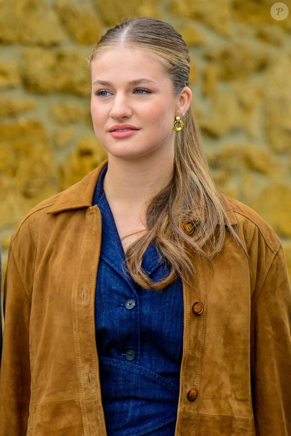 Valdesoto, ESPAGNE Le roi Felipe VI d'Espagne, la reine Letizia d'Espagne, la princesse Leonor et l'infante Sofía ont visité Valdesoto (Siero), qui a reçu le prix 2025 de la ville exemplaire des Asturies en Espagne.
LALO YASKY / BESTIMAGE