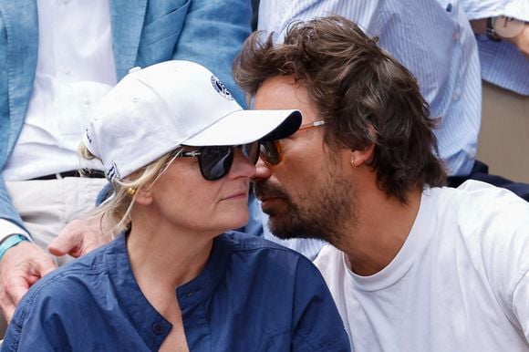 Bertrand Chameroy et Anne-Elisabeth Lemoine en tribunes lors des Internationaux de France de Tennis de Roland Garros 2025, à Paris, France, le 7 juin 2025. © Cyril Moreau/Bestimage