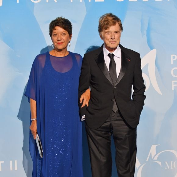 Il laisse derrière lui sa femme Sybille Szaggars, artiste peintre avec qui il était en couple depuis 1996 et qu'il avait épousée en 2009.

Sibylle Szaggars et son mari Robert Redford - Photocall de Monte Carlo Gala for the Global Ocean sur les terrasses de l'opéra de Monte-Carlo le 26 septembre 2019. © Bruno Bebert / Bestimage