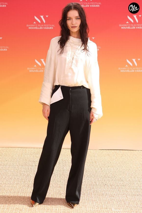 Esmé Creed-Miles, membre du Jury, au Théâtre de la Gare du Midi lors de la Cérémonie d'ouverture du Festival international du film de Biarritz - Nouvelles Vagues 2026, le 23 juin 2026. © Jean-Marc Lhomer / Bestimage