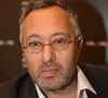Il en explique lui-même les raisons, lesquelles sont très personnelles.

Claude Askolovitch - 35ème Salon du Livre à la Porte de Versailles à Paris, le 21 mars 2015.