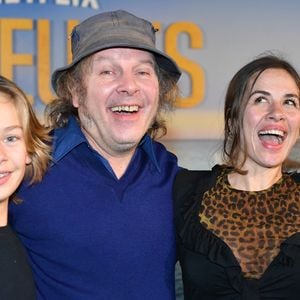Billy, le fils de Philippe Katrine et Julie Depardieu, Philippe Katerine, sa fille Edie Blanchard - Avant-première du film "Voleuses" diffusé sur Netflix. Paris le 24 octobre 2023. © Veeren / Bestimage