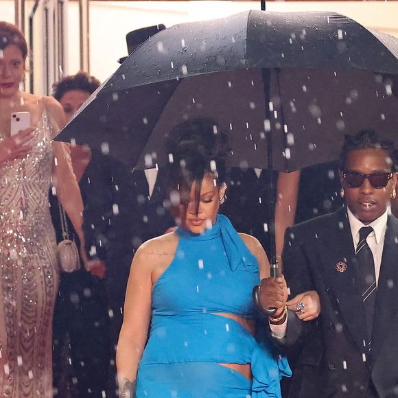 ASAP Rocky et sa femme Rihanna (enceinte) - Descente des marches du film « Highest 2 Lowest » lors du 78ème Festival International du Film de Cannes, au Palais des Festivals à Cannes. Le 19 mai 2025
© Jacovides-Moreau / Bestimage