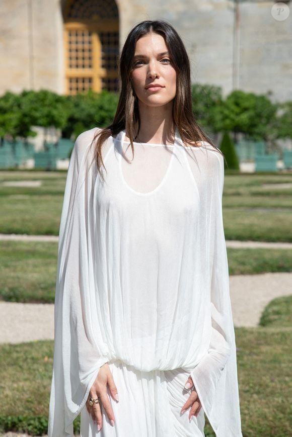Charlotte Cardin assiste au défilé Jacquemus Menswear Spring/Summer 2026 dans le cadre de la semaine de la mode à Paris, France, le 29 juin 2025. Photo par Aurore Marechal/ABACAPRESS.COM