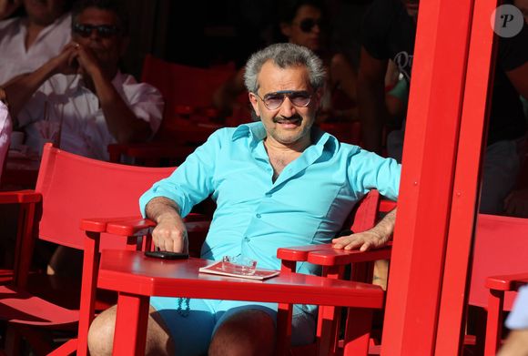 Balade tropézienne pour le Prince Al-Walid ben Talal ben Abdelaziz Al Saoud d'Arabie saoudite entre le Club 55 et Senequier a Saint-Tropez, le 11 aout 2013.