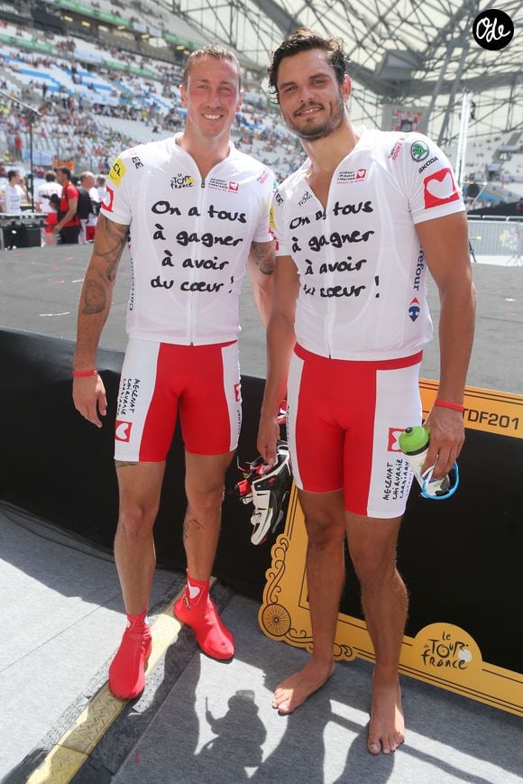 Si son histoire avec Laure Manaudou appartient désormais au passé, Frédérick Bousquet continue de partager de nombreux moments avec son frère, Florent Manaudou. 

Exclusif - Frédérick Bousquet, Florent Manaudou - Arrivée de l'étape du coeur 2017 au profit de l'association "Mécénat Chirurgie Cardiaque" - Stade Orange Vélodrome - Marseille le 22 juillet 2017. © CVS/Bestimage