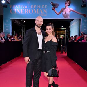 Denitsa Ikonomova et son compagnon François Alu - Tapis rouge lors de la 7ème édition du festival Cinéroman au Pathé gare du Sud à Nice le 1er Octobre 2025. © Bebert-Jacovides/Bestimage