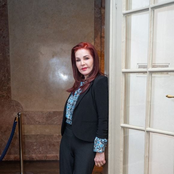 Priscilla Presley visite la cathédrale Saint-Étienne à Vienne, Autriche, le 6 février 2024. Photo by Andreas Tischler/Apa/ABACAPRESS.COM