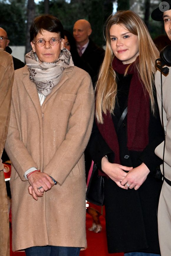 Le prince Albert II de Monaco, La princesse Charlène de Monaco, La princesse Stéphanie de Monaco, Camille Gottlieb lors du spectacle Monaco sous les Etoiles, sous le chapiteau de Fontvieille à Monaco, le 22 décembre 2025. 
© Claudia Albuquerque / Bestimage