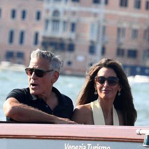 George Clooney et sa femme Amal Clooney arrivent à Venise avant le 82e Festival international du film de Venise - Italie, mardi 26 août 2025.
Backgrid UK/ Bestimage