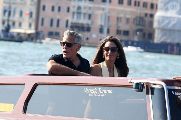 George Clooney et sa femme Amal Clooney arrivent à Venise avant le 82e Festival international du film de Venise - Italie, mardi 26 août 2025.
Backgrid UK/ Bestimage