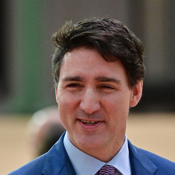 Mais cette fois, ils ont été vus pour la première fois en train de s’embrasser à bord du yacht de 78 pieds, le Caravelle, appartenant à l’homme politique, au large des côtes de Santa Barbara, en Californie.

Le premier ministre du Canada, Justin Trudeau arrive pour le deuxième jour du sommet pour l'action sur l'intelligence artificielle (IA) au Grand Palais à Paris, France, le 11 février 2025. © Christian Liewig/Bestimage