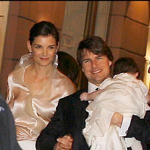 Tom Cruise et sa fille Suri accompagnée de Katie Holmes au restaurant Da Nino à Rome avant leur mariage.
AGENCE / BESTIMAGE