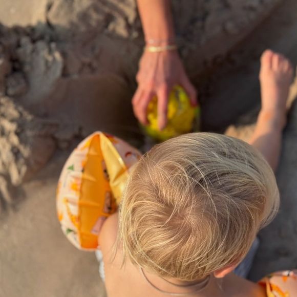 Le petit blondinet semble marcher dans les pas de son père

Léo, le fils de Cyril Lignac immortalisé sur Instagram (Capture d'écran).