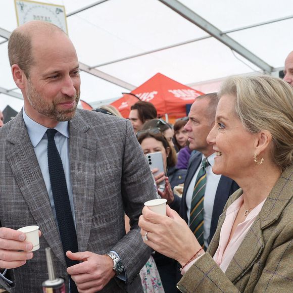 Le prince William prend du bon temps sans sa femme

Le prince William et Sophie Rhys-Jones - Le prince de Galles, connu sous le nom de duc de Cornouailles lorsqu'il est en Cornouailles, et la duchesse d'Édimbourg goûtent au gin local lors du Royal Cornwall Show au Royal Cornwall Showground, Whitecross, Wadebridge. Photo by Chris Jackson/PA Wire/ABACAPRESS.COM