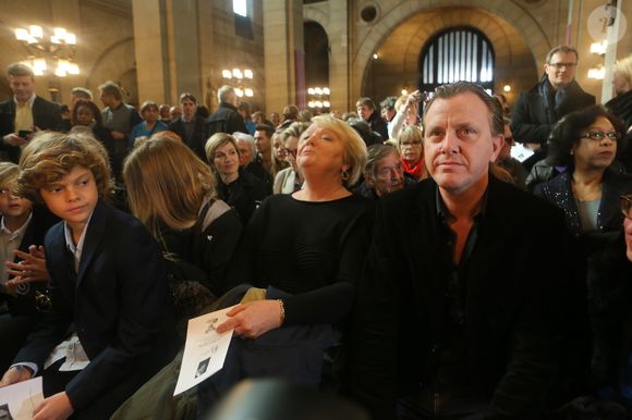 Claude François Junior (Jr), sa mère Isabelle Forêt lors de la messe hommage à Claude François en l'église Notre-Dame d'Auteuil à Paris le 10 mars 2018. Cette commémoration marque le 40ème anniversaire de la mort du chanteur. Ses obsèques ont été célébrées au même endroit le 15 mars 1978.
© CVS / Bestimage