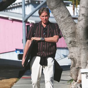 Exclusif - Val Kilmer se rend à une réunion de travail à West Hollywood, Los Angeles, Californie, Etats-Unis, le 9 janvier 2019. Après cette réunion il discute avec une mystérieuse inconnue.
©Coleman-Rayner / Bestimage