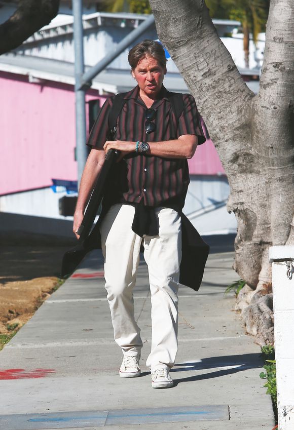 Exclusif - Val Kilmer se rend à une réunion de travail à West Hollywood, Los Angeles, Californie, Etats-Unis, le 9 janvier 2019. Après cette réunion il discute avec une mystérieuse inconnue.
©Coleman-Rayner / Bestimage
