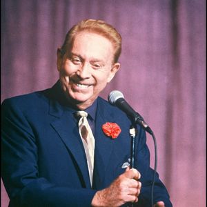 Archives - Charles Trenet sur scène en concert pour son jubilé