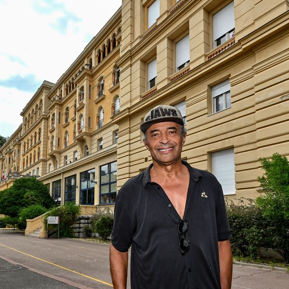 Yannick Noah, l'ancien champion de tennis français et chanteur, est mis à l'honneur à Nice dans le club de Tennis où il a fait son sport étude, le Nice LTC qui va baptiser son court central de son nom en présence de ses copains de classe, le 11 juillet 2026.
© Bruno Bebert/Bestimage