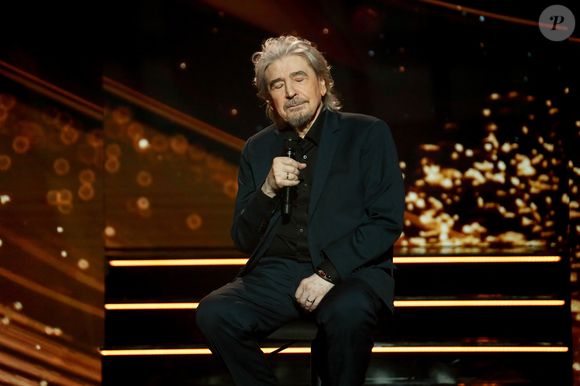 Serge Lama lors de l'enregistrement de l'émission "Serge Lama, le dernier rappel" présentée par F. Bollaert, diffusée le vendredi 21 novembre 2025 sur France 3 à 21h10, au théâtre Marigny à Paris, France, le 29 avril 2025. © Clovis-Moreau/Bestimage