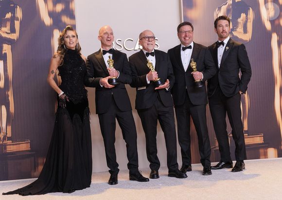 Gareth John, Richard King et Ron Bartlett pour le prix du meilleur Son pour "Dune 2" avec Miley Cyrus et Miles Teller dans la press room des Oscars le 2 mars 2025 (Credit Image: © PI via ZUMA Press Wire)