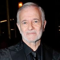 Francis Huster heureux de vivre à Paris : sa fille Elisa, dont la mère est Cristiana Reali, vit très très proche de lui