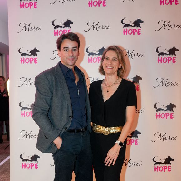 Julian Bugier, Claire Fournier lors de la soirée annuelle de gala de l'association Hope au pavillon Gabriel à Paris le 14 octobre 2025.
© Anne-Sophie Guebey / Bestimage