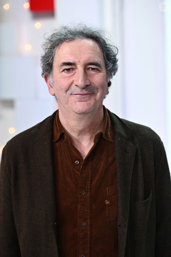 Francois Morel - Enregistrement de l'émission "Vivement dimanche" en hommage à Edith Piaf au studio Gabriel, diffusée sur France 3 le 29 janvier 2023. 
© Guillaume Gaffiot / Bestimage