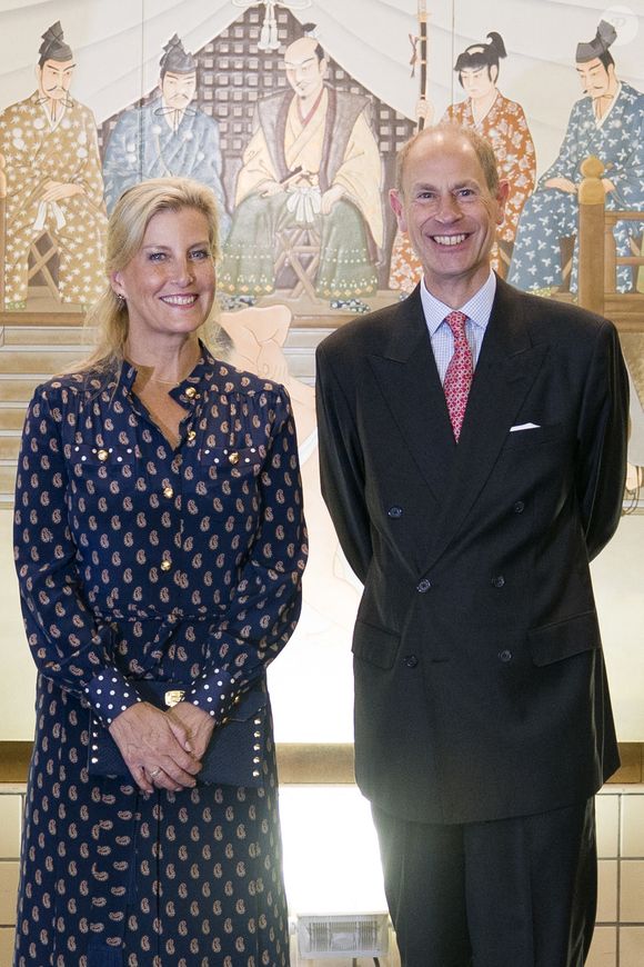 Le prince Edward, duc d'Edimbourg et Sophie Rhys-Jones, duchesse d'Edimbourg, rencontrent le lutteur Asanoyama Hiroki à Tokyo, lors de leur voyage officiel au Japon (18 - 23 septembre 2025), le 19 septembre 2025. Le couple princier britannique a ensuite assisté au combat de sumo au centre sportif Ryōgoku Kokugikan. Photo by PA Photo/ Bestimage