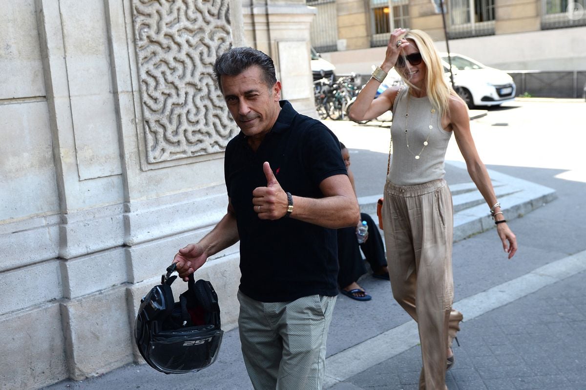 Photo : Albert Kassabi (Bébert du groupe Les Forbans) et sa femme Astrid - J.L.Lahaye s'est marié en secondes noces avec sa compagne P.Aubin à la mairie du 18ème arrondissement de Paris, le 2 juillet 2025. © Agence / Bestimage - Purepeople