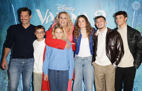 Elodie Gossuin avec son mari Bertrand Lacherie et leurs enfants - Première du film Disney "Vaiana 2" au Grand Rex à Paris le 23 novembre 2024. © Coadic Guirec/Bestimage
