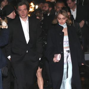 Vanessa Paradis, sa fille Lily-Rose Depp, et son compagnon Benjamin Biolay arrivent à la présentation de la collection Chanel Paris-Salzburg 2014/2015 en l'honneur des Métiers d'Art à New York, le 31 mars 2015.©Bestimage