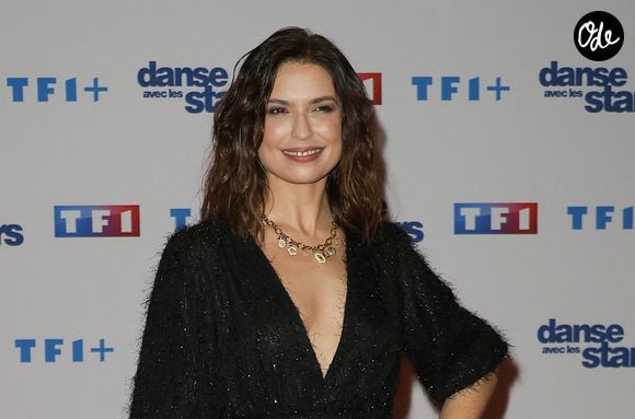 Elle a abandonné son carré sombre signature pour adopter une toute nouvelle allure.

Lucie Bernardoni - Photocall de lancement de la saison 2026 de "Danse avec les stars" à Boulogne-Billancourt, le 18 décembre 2025. 

© Coadic Guirec/Bestimage