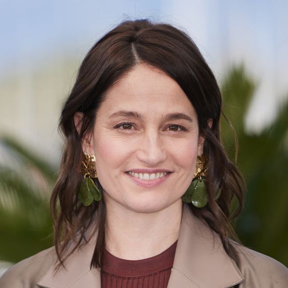 C'est à Fontainebleau qu'elle vient le plus souvent possible. 

Marie Gillain - Photocall du film "Maria (being Maria)" lors du 77ème Festival International du Film de Cannes le 22 mai 2024. © Jacovides-Moreau/bestimage
