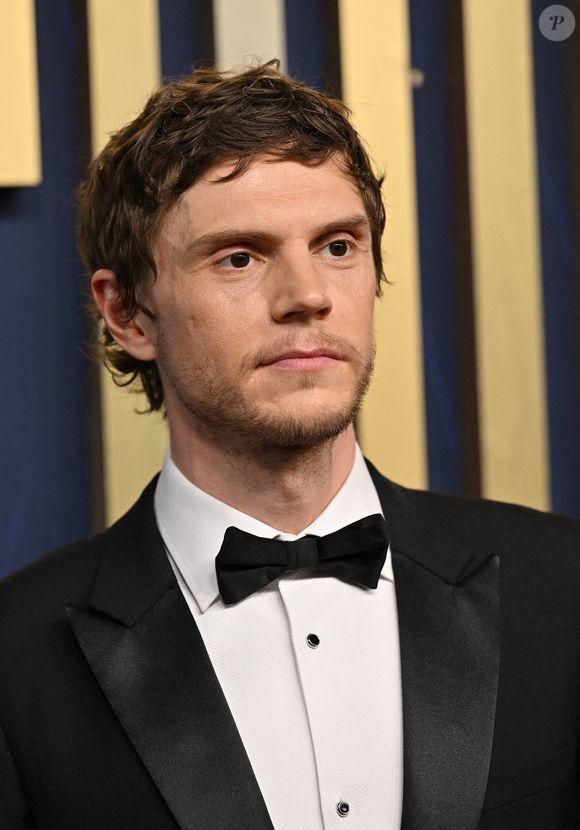 Evan Peters arrive à la 77e cérémonie annuelle des Primetime Emmy Awards au Peacock Theater à Los Angeles le dimanche 14 septembre 2025. Photo by Chris Chew/UPI/ABACAPRESS.COM