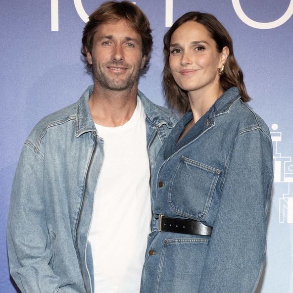 Camille Lou et son fiancé Romain Laulhe assistent au photocall de Cats Eyes lors du 26ème Festival de la Fiction de La Rochelle, le 12 septembre 2024 à La Rochelle, France. Photo by David NIVIERE/ABACAPRESS.COM